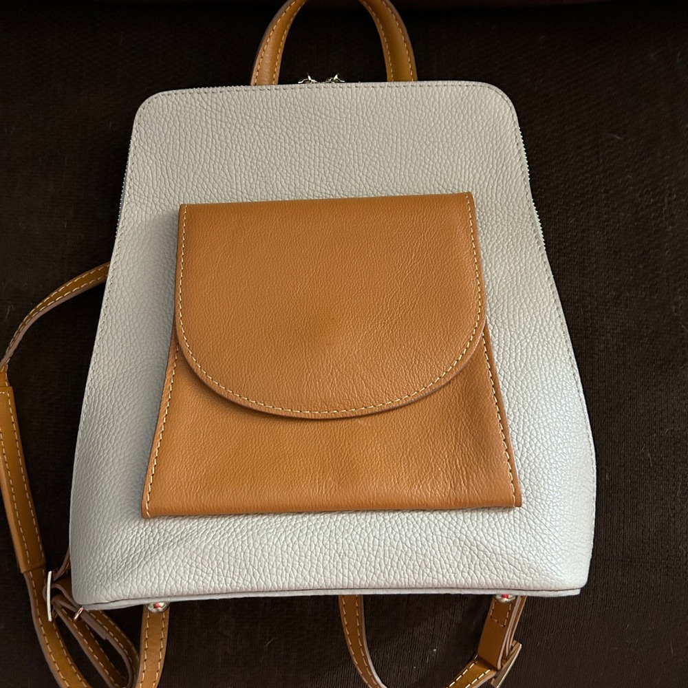 Divina Firenze Italian pebble leather Two-Tone Backpack. NWOT